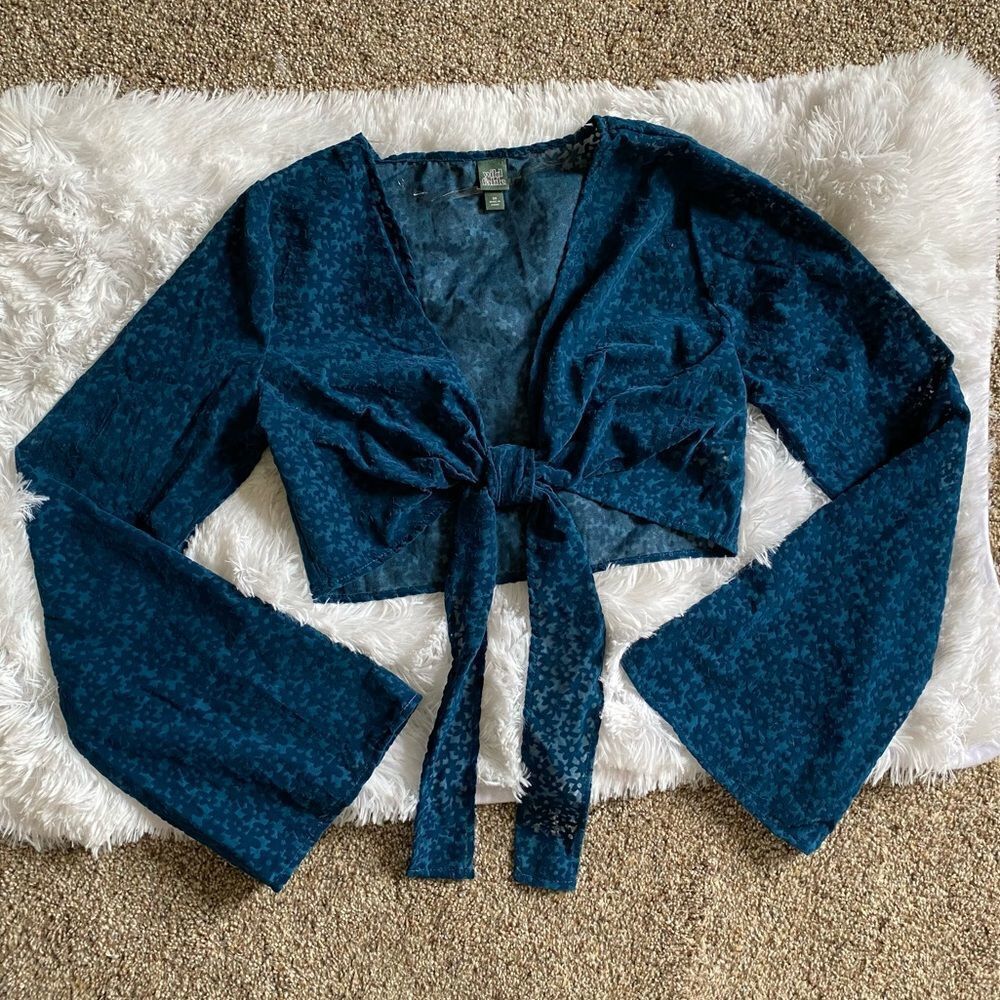 Wild Fable Long Sleeve Velvet Tie Front Crop Top NEW without Tags Size XS‎
